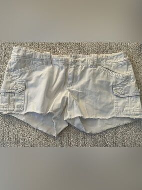 American Eagle Women’s White Cargo Stretch Shorts Size 2